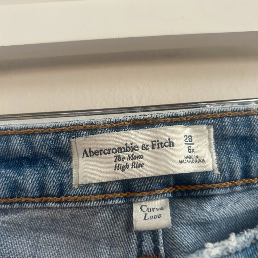 Abercrombie‎ mom high rise jeans 28 6